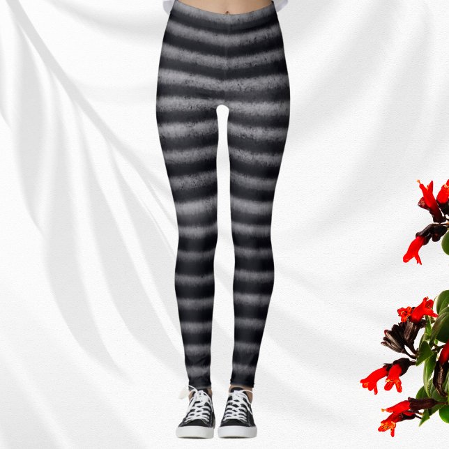 Moderne Streifen Holzkohle Schwarz und Weiß Leggings (Von Creator hochgeladen)