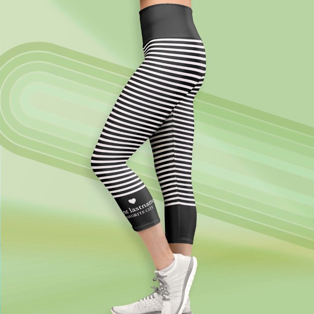 Moderne Streifen mit schwarzer Heftongram Capri Leggings (Custom Leggings)