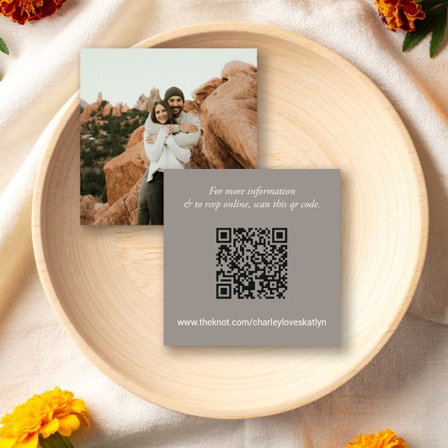 Moderne südwestliche QR-Code RSVP-Karte Begleitkarte (Modern Southwestern QR Code RSVP Card by Fiesta Valley Print)