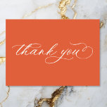 Moderne Sunset Orange Script Minimal Wedding Dankeskarte<br><div class="desc">Unsere wunderschöne orangefarbene Hochzeitskarte ist der Inbegriff moderner Eleganz. Erleben Sie die Farben des Sonnenuntergangs mit diesem schönen Design. Die Erwärmung des Sonnenuntergangs Orange sorgt für einen bemerkenswerten visuellen Effekt. Die Rückseite enthält Ihre Nachricht und Namen. Dieses schlichte und dennoch elegante Design eignet sich perfekt für eine schicke und zeitlose...</div>