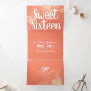 Moderne Sweet 16 Bokeh Lights Fotografie Dreifach Gefaltete Einladung