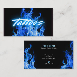Moderne Tätowiererin mit blauen Neonflammen Visitenkarte