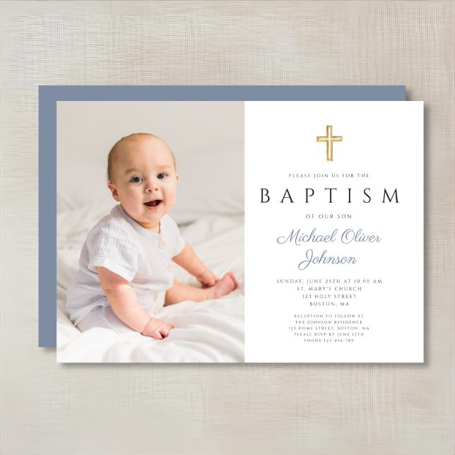 Moderne Taufe des Blue Cross Boy Foto Einladung (Modern Dusty Blue Cross Boy Photo Baptism Invitation)