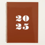 Moderne Terracotta Custom Year stilvolle Typografi Planer<br><div class="desc">Minimalistische Terrakotta und weiß moderne fett stylische Typografie Zahlen Custom Year Planner. Maßgeschneiderter weißer Text,  Zahlen,  Terrakotta solider schlichter Hintergrund. Sie können es mit Ihren Initialen,  Monogramm,  Jahr,  etc. personalisiert oder einfach den Text löschen,  und die schlichte schwarze Farbe verlassen.</div>