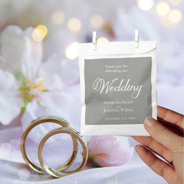 Moderne Tongrüne Kalligraphie auf weißen Favoriten Geschenktütchen (Von Creator hochgeladen)