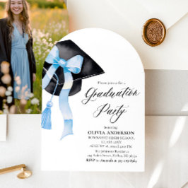 Moderne Trendy Blue Bow Graduation Cap Arched Einladung