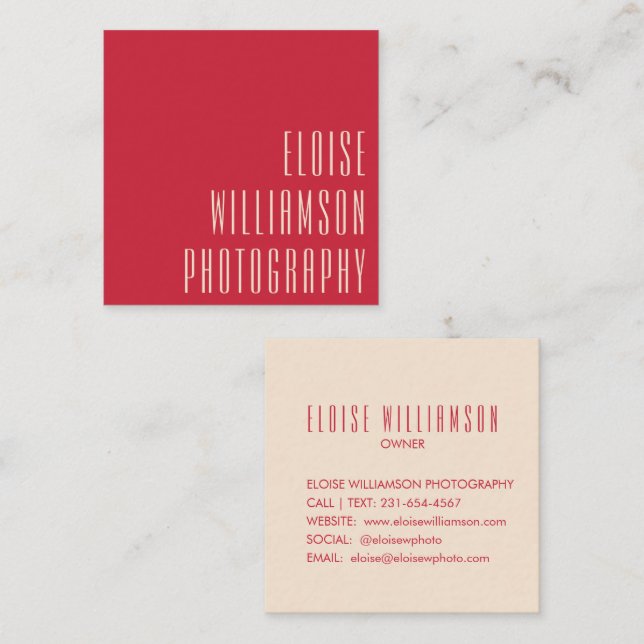 Moderne Trendy Chic Bold Typografy Red Quadratische Visitenkarte (Vorne/Hinten)