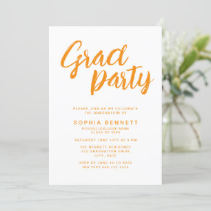 Moderne Trendy Orange Brush Script Graduation Part Einladung