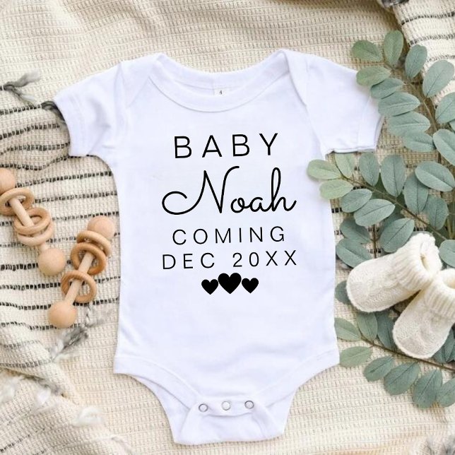 Moderne Trendy Personalisiert Nachname Ankündigung Baby Strampler (Von Creator hochgeladen)