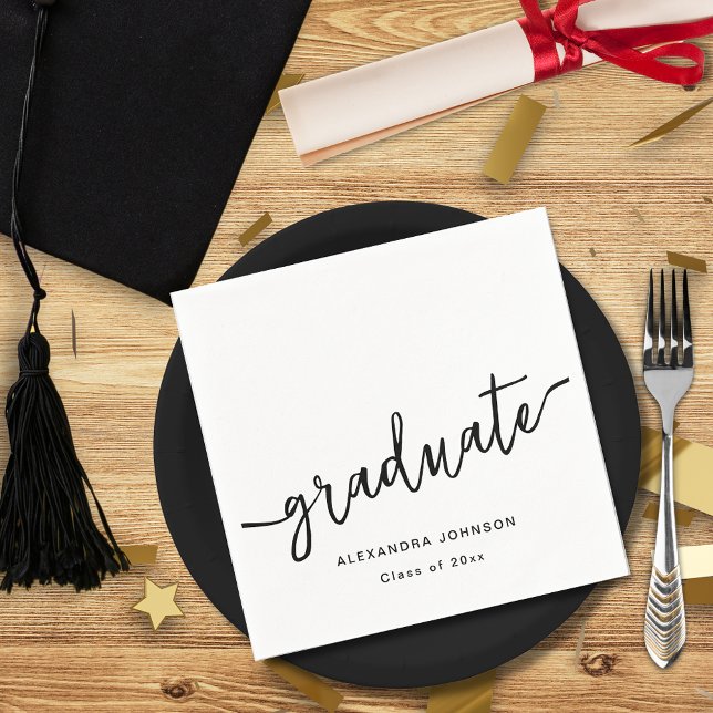 Moderne Trendy Script Graduation Party Serviette (Modern trendy script graduation party custom paper napkins with graduate name and class of 2025)
