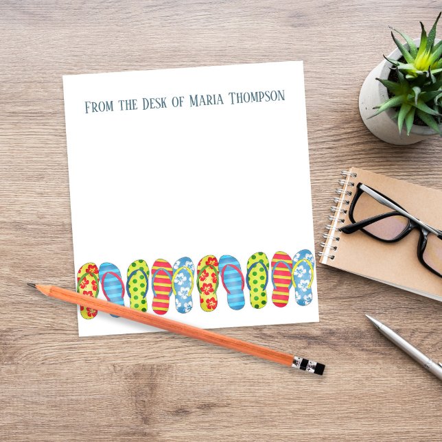 Moderne trendy stilvolle Beach Summer Flip Flops Notizblock (Personalized summer notepad with colorful flip flop border and custom name header, perfect for fun.)