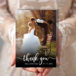 Moderne Typografie 2 Foto Hochzeit Dankeschön Kart Dankeskarte<br><div class="desc">Moderne Elegante Herz Typografie Hochzeit 2 Foto Dankeschön Karte. Stilvolle Minimalistische Hochzeitsvorlage mit einem vollen vertikalen Foto auf der Vorderseite mit dem Text "Danke" in einer handgeschriebenen Kalligraphie Swash Schwanz Script Schriftart Overlay mit Liebe Herzmotiv in Weiß auf dem Bild. Auf der Rückseite ein Foto und danke Ihnen Meldungsvorlage. Einfach...</div>