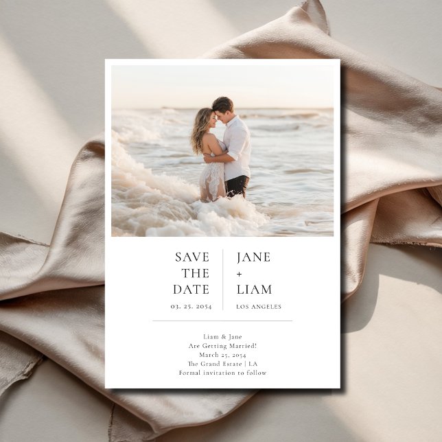 Moderne Typografie Beach Foto Hochzeit in Urlaubso Save The Date (Von Creator hochgeladen)