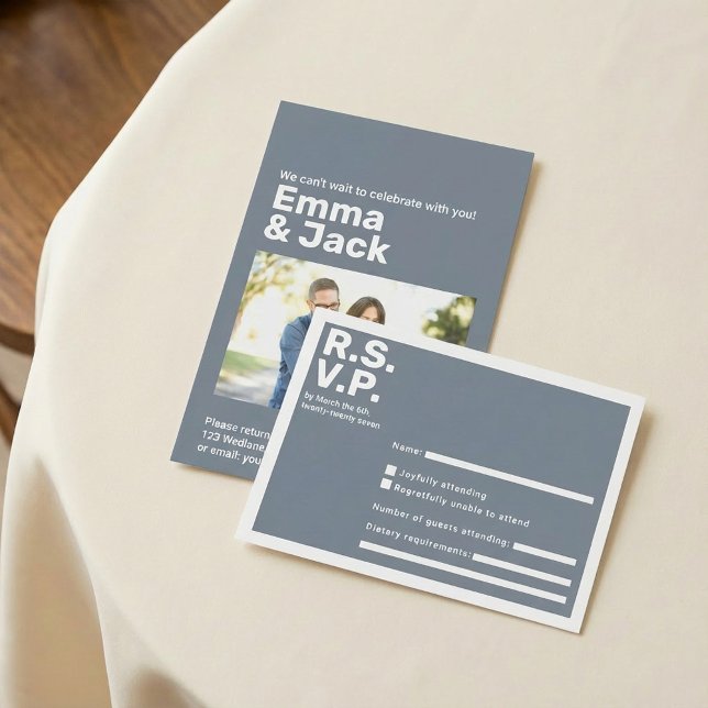 Moderne Typografie Blue Bold UAWG Wedding RSVP Karte (Modern typography Blue Bold RSVP Wedding.)