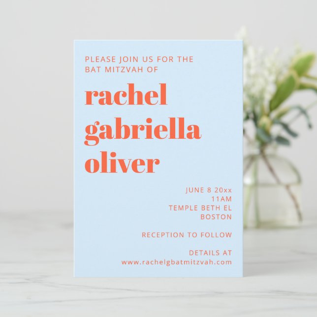 Moderne Typografie Cool Blau Orange Bat Mitzvah Einladung (Stehend Vorderseite)