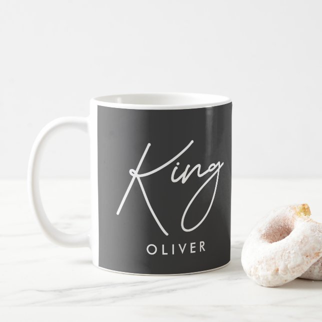 Moderne Typografie, eleganter König personalisiert Kaffeetasse (Mit Donut)