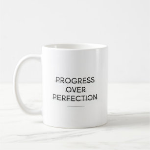 Moderne Typografie Fortschritt vor Perfektion Text Kaffeetasse
