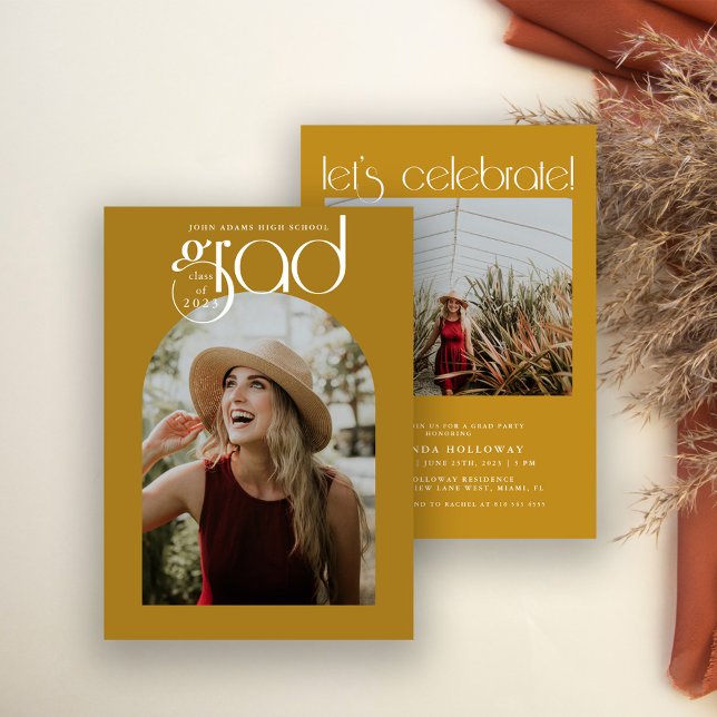 Moderne Typografie Gold 2 Foto Abschluss Einladung (Von Creator hochgeladen)