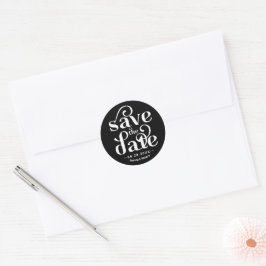 Moderne Typografie-Hochzeit rettet das Datum Runder Aufkleber