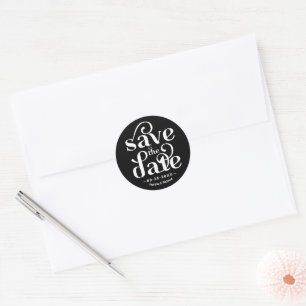 Moderne Typografie-Hochzeit rettet das Datum Runder Aufkleber