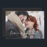 Moderne Typografie Hochzeit Save the Date verschob<br><div class="desc">Liebe ist geduldig. Moderne klassische Typografie fett verschoben Hochzeit speichern Sie die Dattelkarte. Mit moderner,  eleganter Typografie und gestreiftem Backer-Design. Farben können individuell angepasst werden.</div>