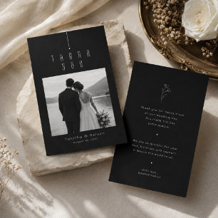 Moderne Typografie Hochzeit Schwarz-Weiß-Foto Dankeskarte