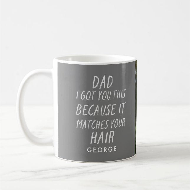 Moderne Typografie lustige Papa graue Haare Väter  Kaffeetasse (Links)