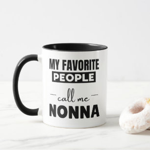 Moderne Typografie Meine Lieblingsmenschen nennen  Tasse