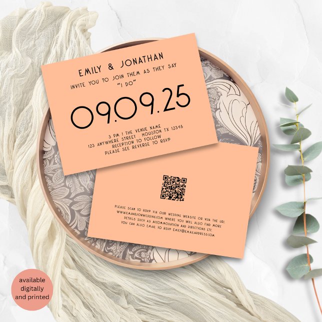 Moderne Typografie Peach Wedding Einladung (Front and back view)