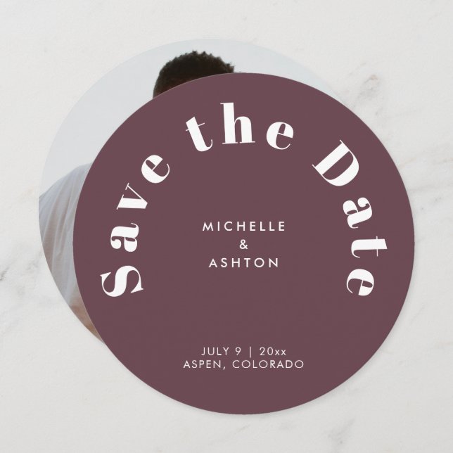 Moderne Typografie rund um den Circle Burgundy Red Save The Date (Vorne/Hinten)