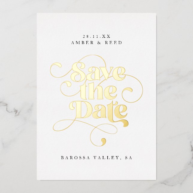 Moderne Typografie Save the Date Real Gold Folieneinladung (Vorderseite)