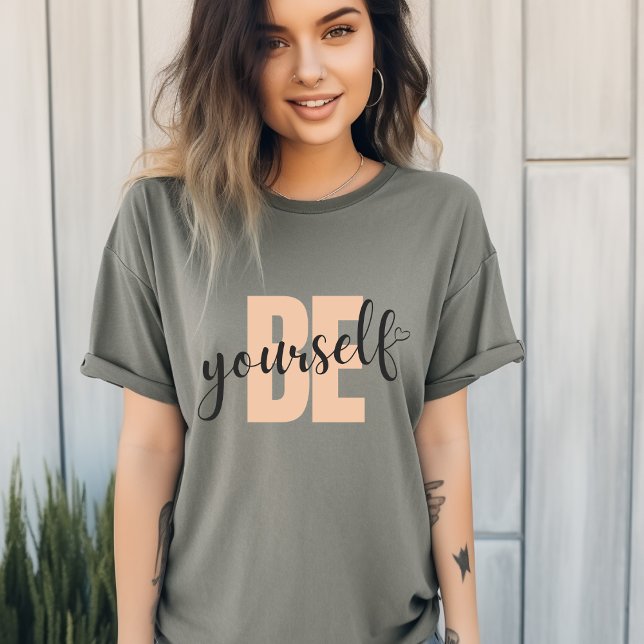 Moderne Typografie sei selbst T - Shirt (Von Creator hochgeladen)