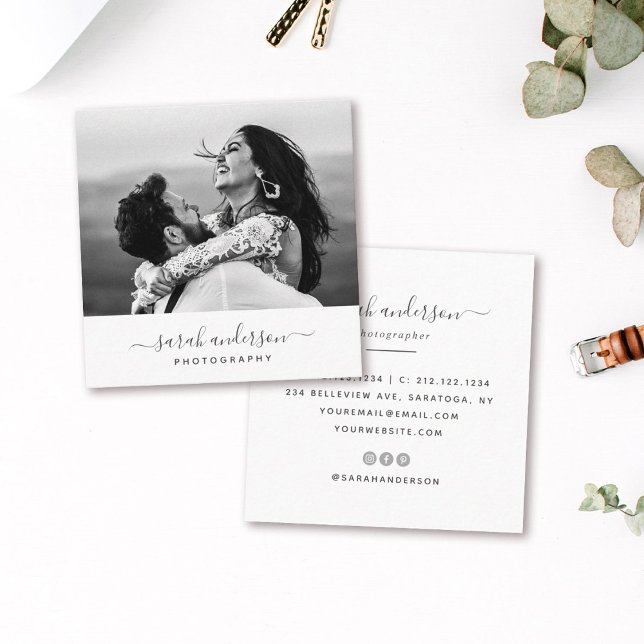 Moderne Typografin Minimal-Kalligrafie Quadratische Visitenkarte (Von Creator hochgeladen)