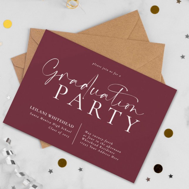Moderne Typografy Graduation Party Burgundy Einladung (Von Creator hochgeladen)