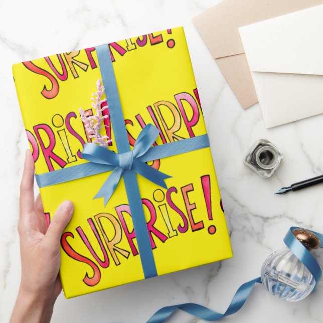 Moderne Überraschung Farbige Gelbe Cartoon Typogra Geschenkpapier (Schenken)