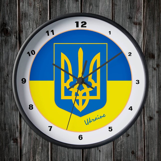 Moderne ukrainische Fahne und ukrainische Uhr / Em (Von Creator hochgeladen)