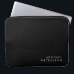 Moderne und minimale Schwarzweiss-| addieren Ihren Laptopschutzhülle<br><div class="desc">Diese männlichen,  modernen Ausrüstungsbeschreibungen Ihr Name im sauberen weißen Text auf einem Hintergrund des dunklen Schwarzen.</div>
