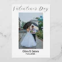 Moderne Valentinstagskarte mit roten Herzen