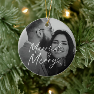 Moderne Verheiratete und frohe Weihnachtsschrift Keramik Ornament