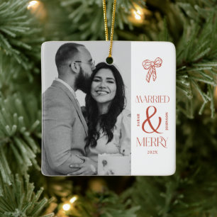 Moderne Verheiratete und fröhliche Weihnachtsferie Keramikornament