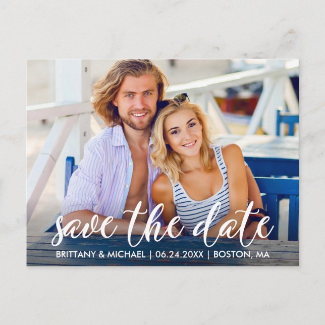 Moderne Verlobung Save the Date Foto Paar Postkarte (Vorderseite)