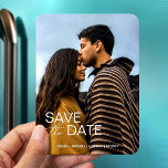 Moderne Verlobung Save the Date Gastgeschenke Hoch Magnet<br><div class="desc">Mit unserer modernen und eleganten Frühjahrshochzeit ersparen Sie sich den Date Magnet Favoriten - Der perfekte Klassiker Save the Date Keepsakes! Machen Sie Ihren besonderen Tag noch unvergesslicher mit unseren stilvollen und modernen, minimalistischen Save the Date Hochzeitsmagneten für einen Kühlschrank. Diese eleganten Magnete aus Foto sind nicht nur Einladungen, sondern...</div>