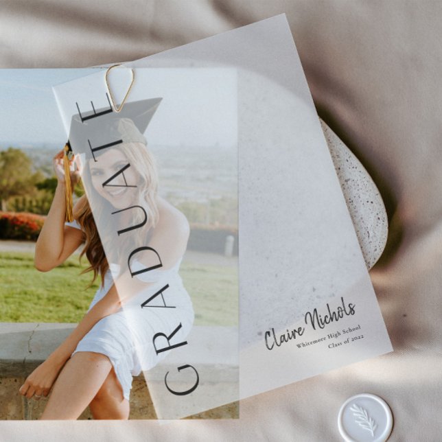 Moderne vertikale Foto-Abschlussfeier (Modern typography vellum graduation announcements.)