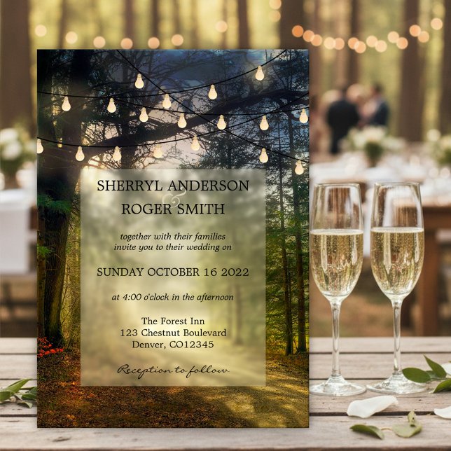 Moderne, verzauberte Forest String Lights Hochzeit Einladung (Elegant wedding invitation featuring a path in an enchanted forest with festive string lights.)