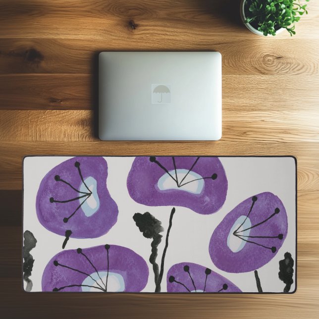 Moderne violette Blumen Wasserfarbengewächse Trend Schreibtischunterlage (Desk Pad with Modern Purple Poppies, Boho Watercolor Flowers, Eclectic Desk Art)