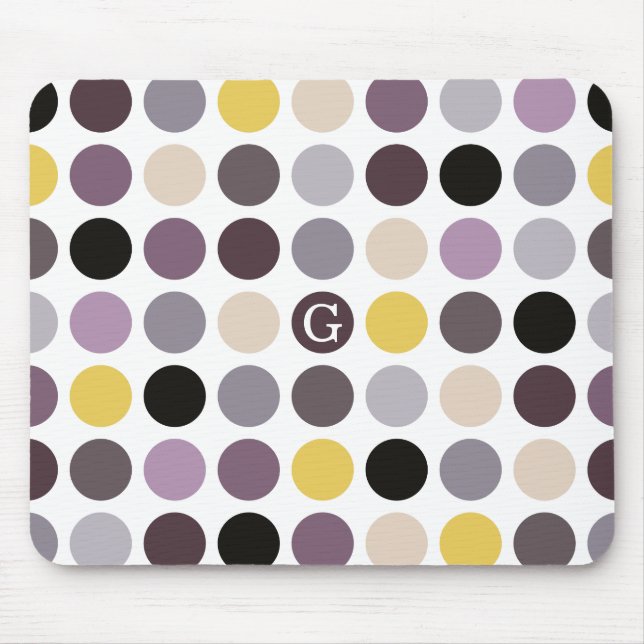 Moderne violette gelbe Punkte Muster Monogramm Mousepad (Vorne)