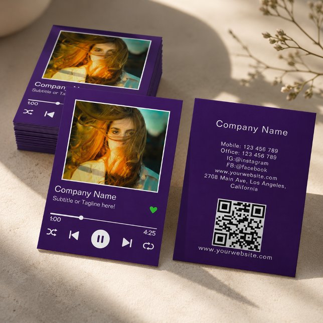 Moderne violette QR-Code-Musikplayer-Song-Foto Visitenkarte (Von Creator hochgeladen)