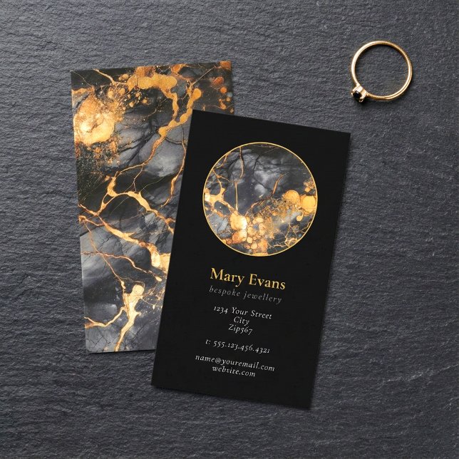 Moderne Visitenkarte mit schwarzem und goldenem Ma (Black and gold marble effect modern business card.)