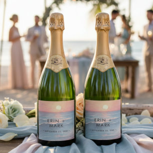 Moderne Wasserfarben-Hochzeit am Strand mit Sonnen