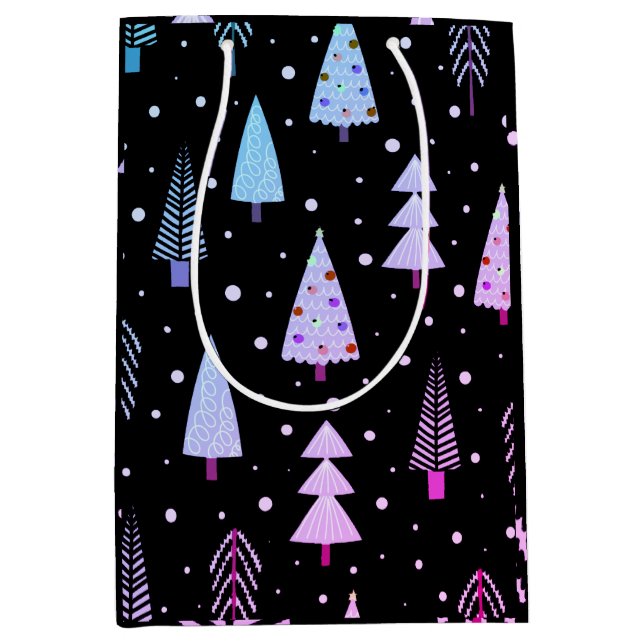 Moderne Weihnachtsbäume Lila Pink Black Mittlere Geschenktüte (Vorderseite)